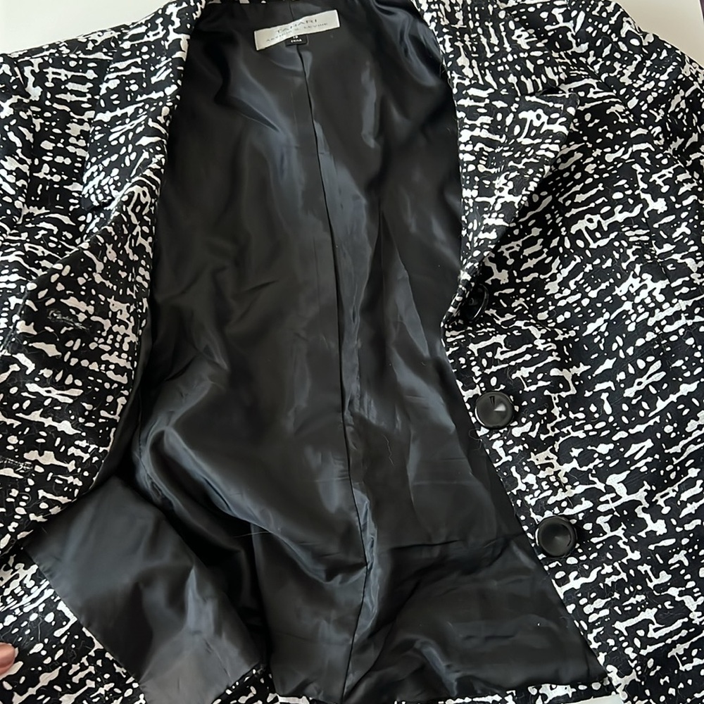 Tahari Black and White Patterned Blazer - Picture 3 of 6